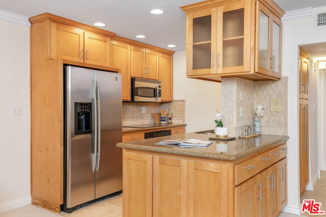 12801 Moorpark St Unit: 110