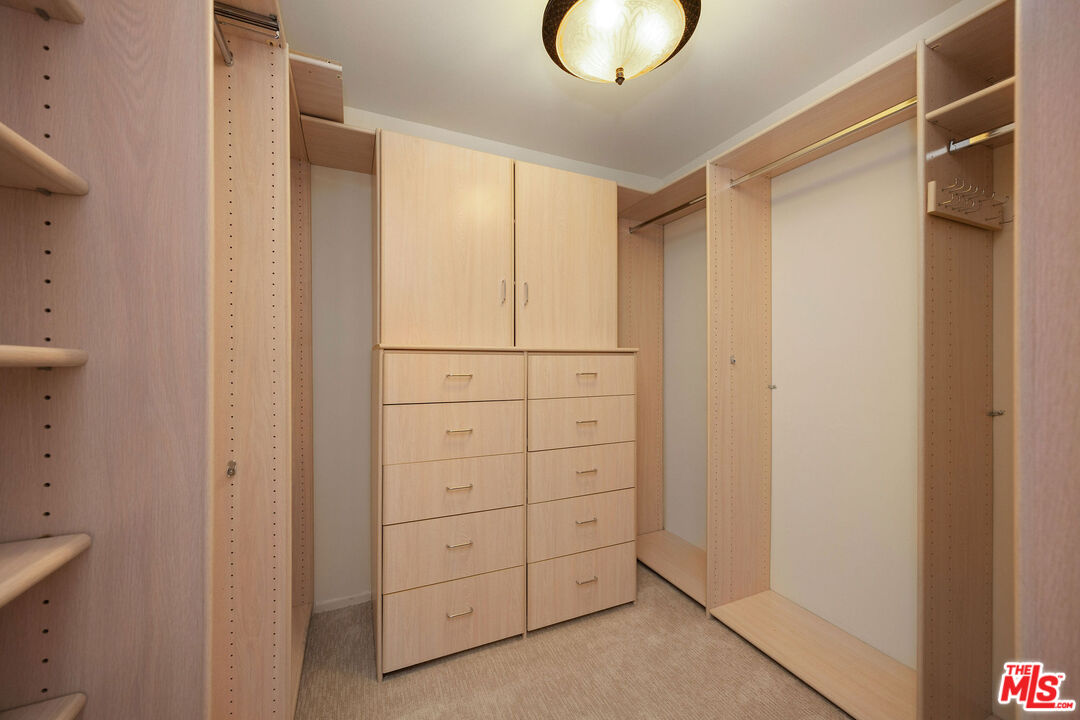 12801 Moorpark St Unit: 110