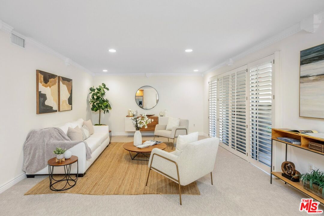 12801 Moorpark St Unit: 110