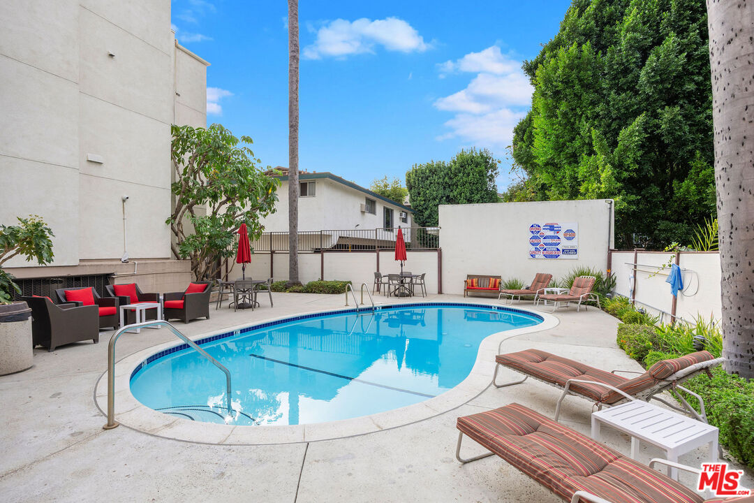 12801 Moorpark St Unit: 110