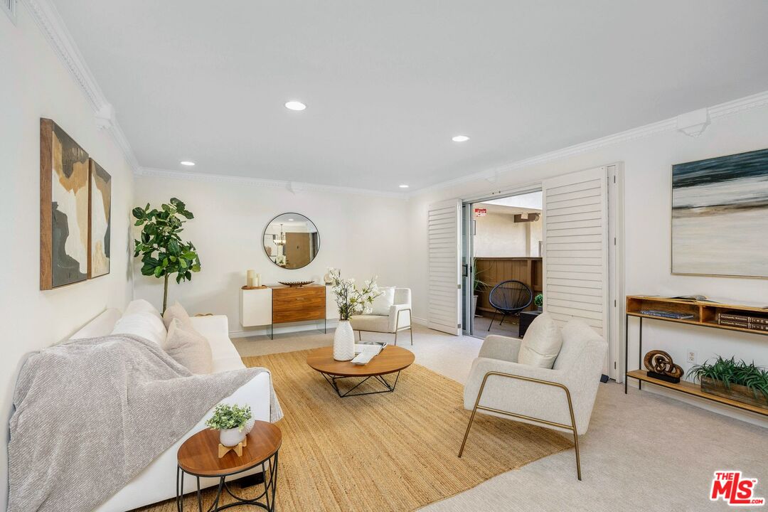 12801 Moorpark St Unit: 110