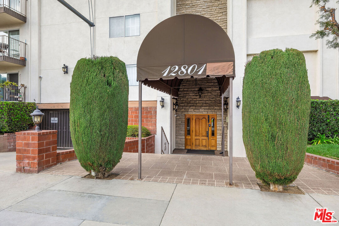 12801 Moorpark St Unit: 110