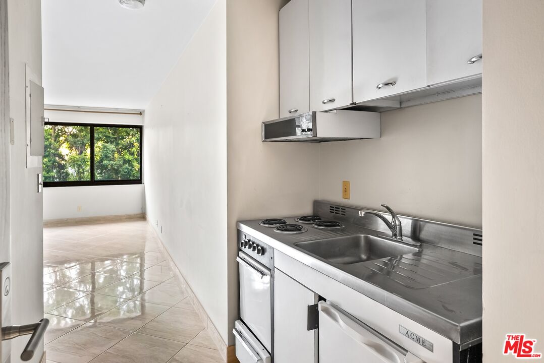 10560 Wilshire Blvd Unit: 205