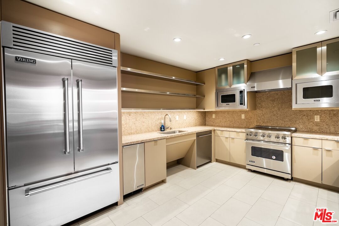 10560 Wilshire Blvd Unit: 205