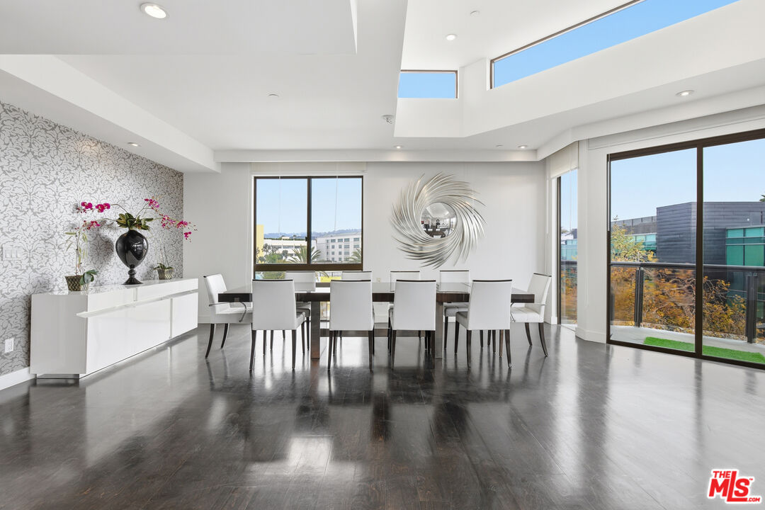 121 S Canon Dr Unit: PH 401