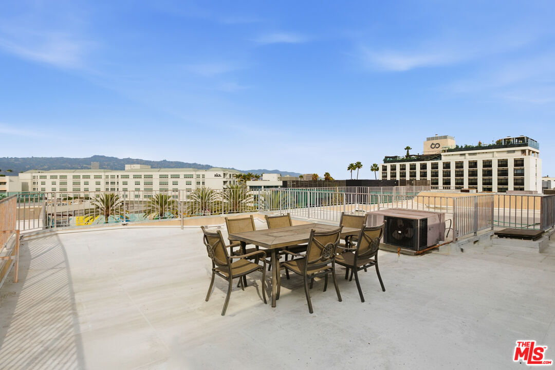 121 S Canon Dr Unit: PH 401