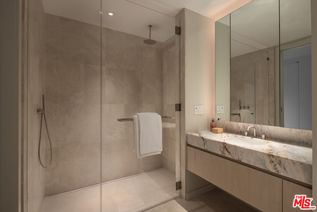 9200 Wilshire Blvd Unit: 206E