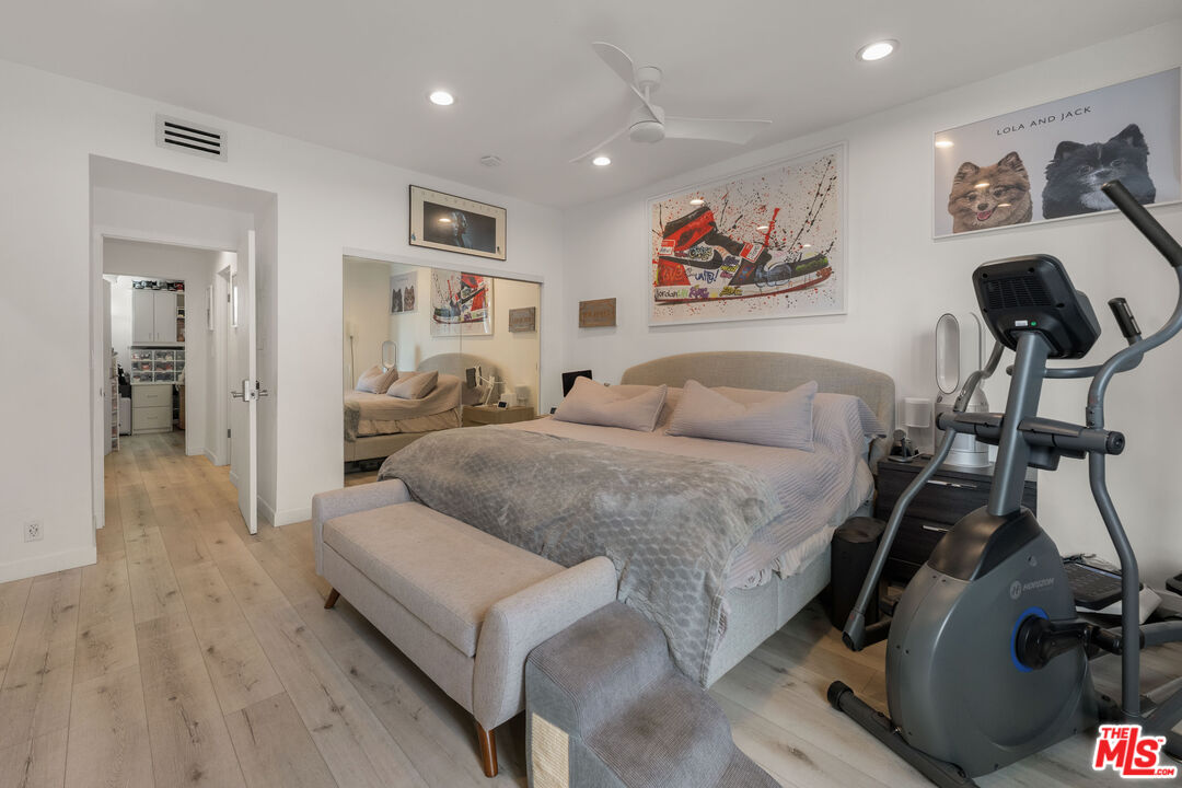 8601 W West Knoll Dr Unit: 5