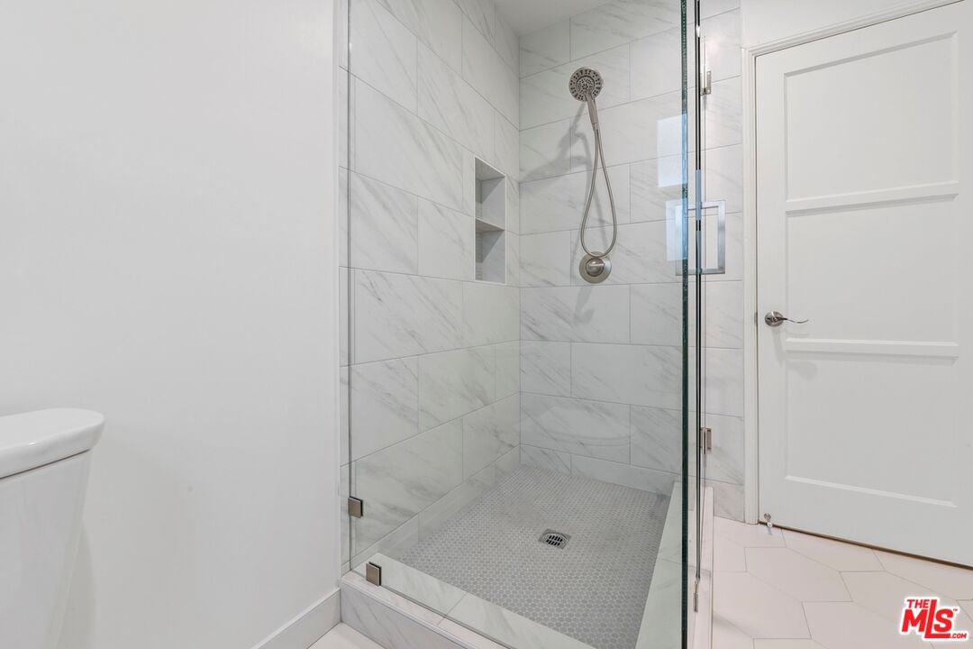 1250 N Crescent Heights Blvd Unit: 2