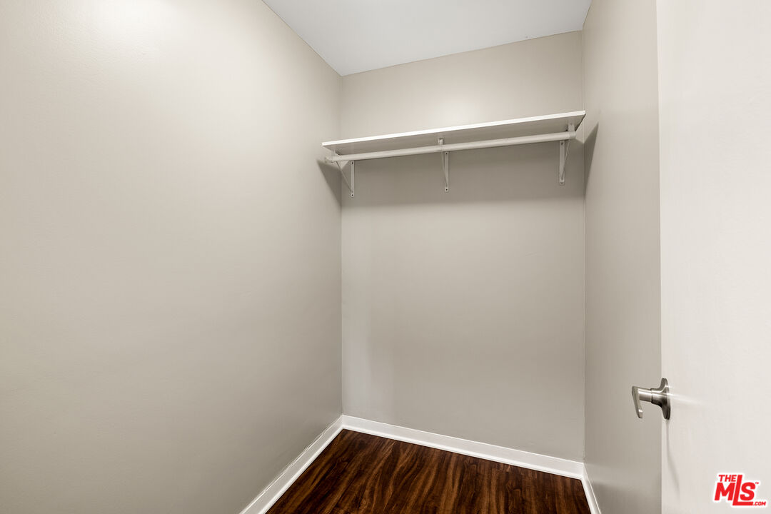 6768 Lexington Ave Unit: 10