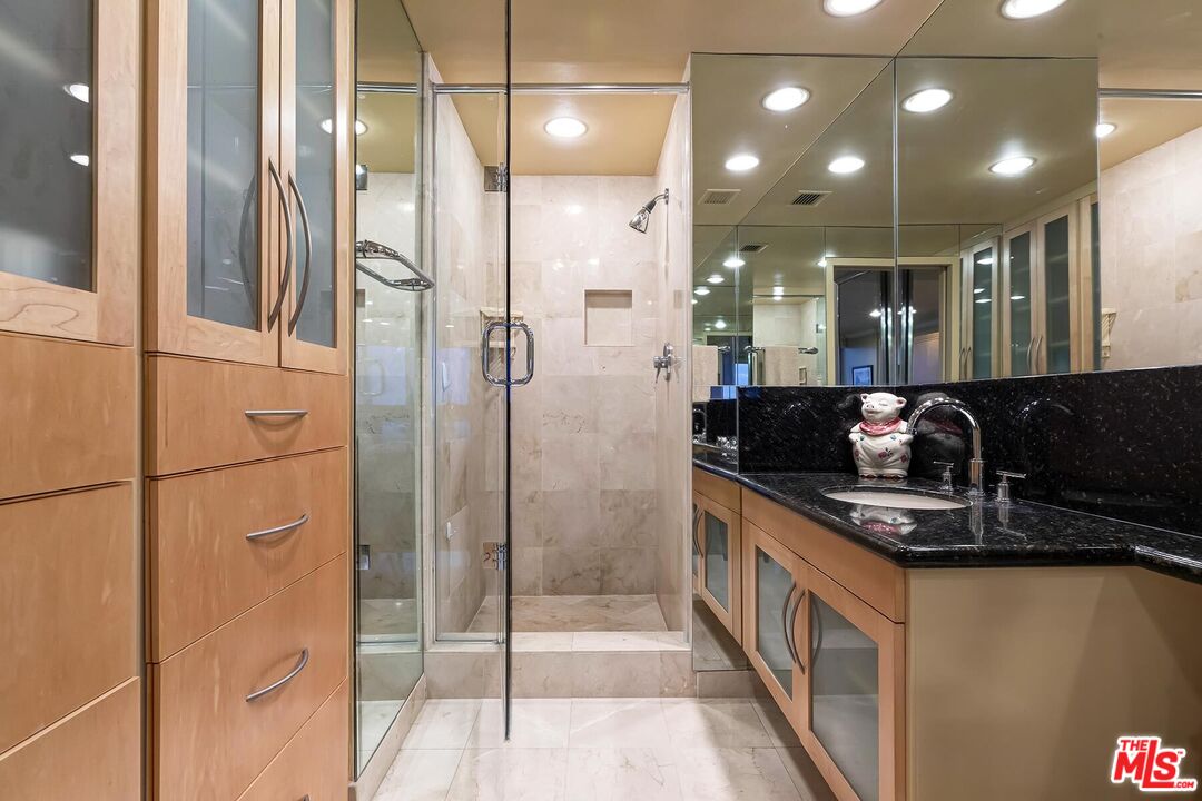 2220 Avenue Of The Stars Unit: 1706