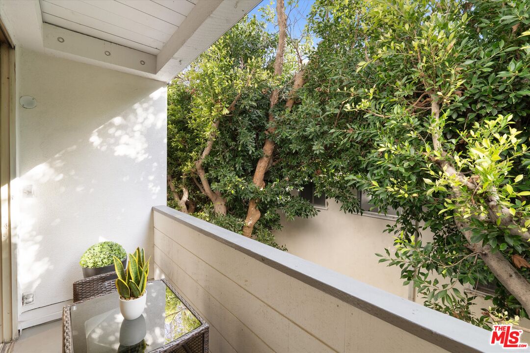 429 N Oakhurst Dr Unit: 203