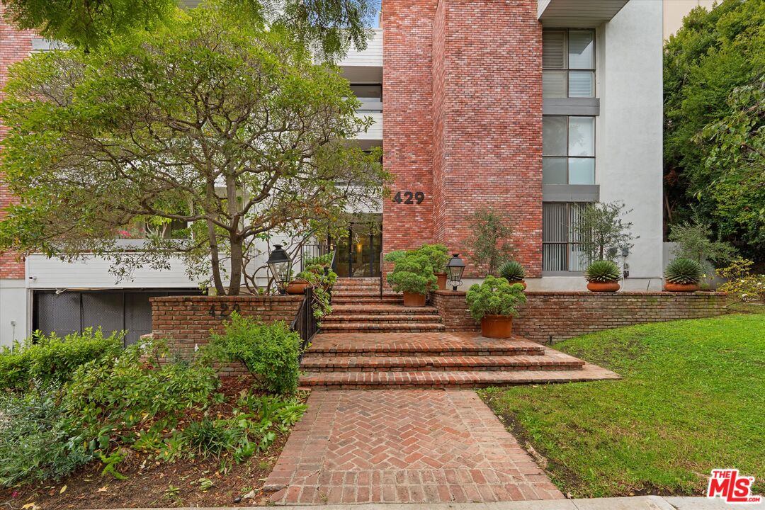 429 N Oakhurst Dr Unit: 203