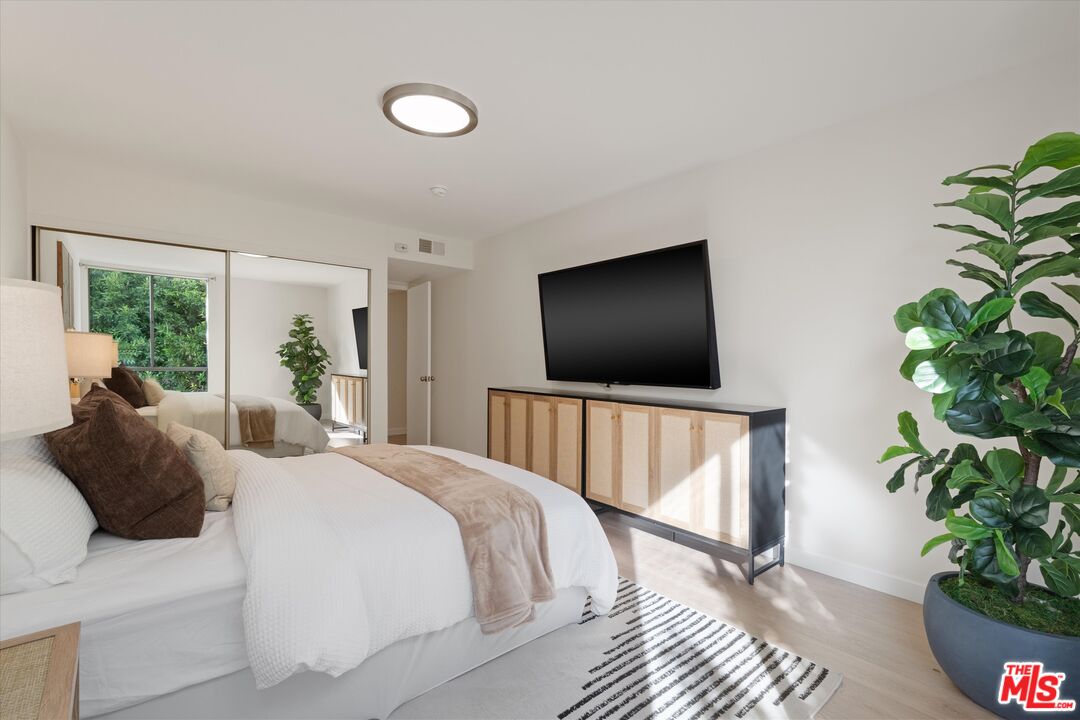 429 N Oakhurst Dr Unit: 203