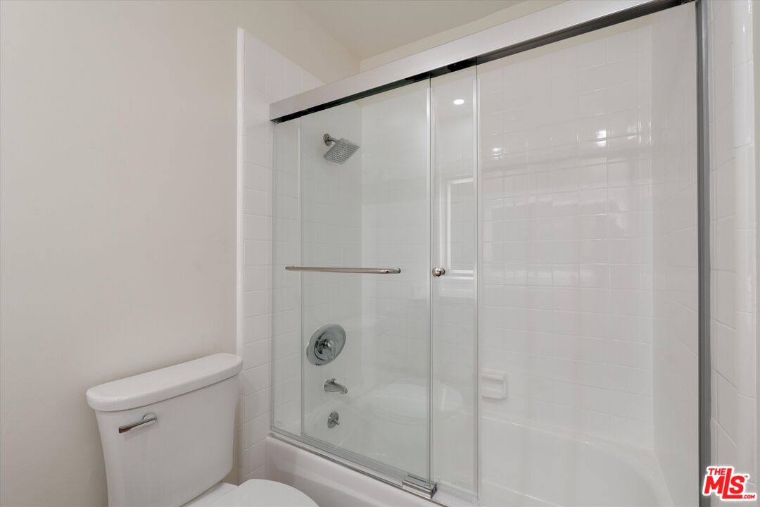 429 N Oakhurst Dr Unit: 203