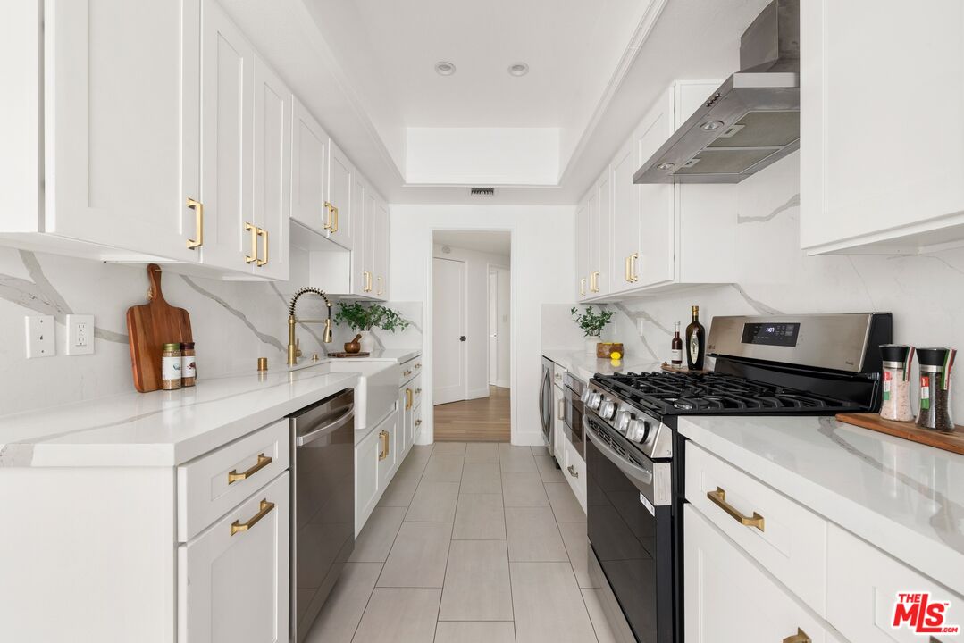 1630 S Bentley Ave Unit: 202