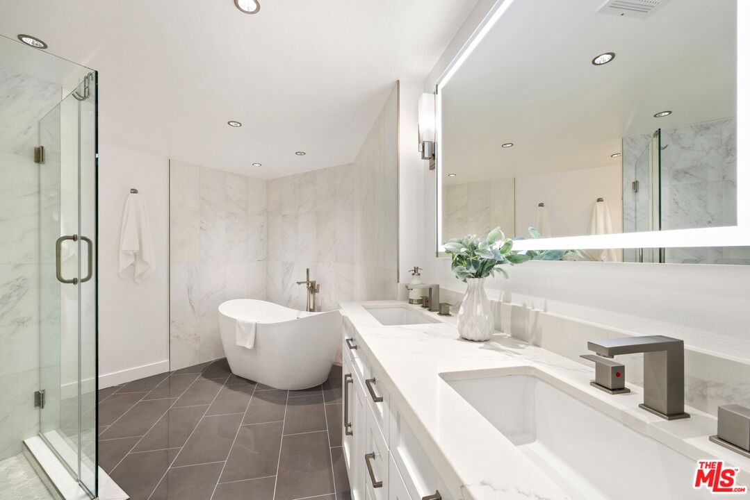 1630 S Bentley Ave Unit: 202