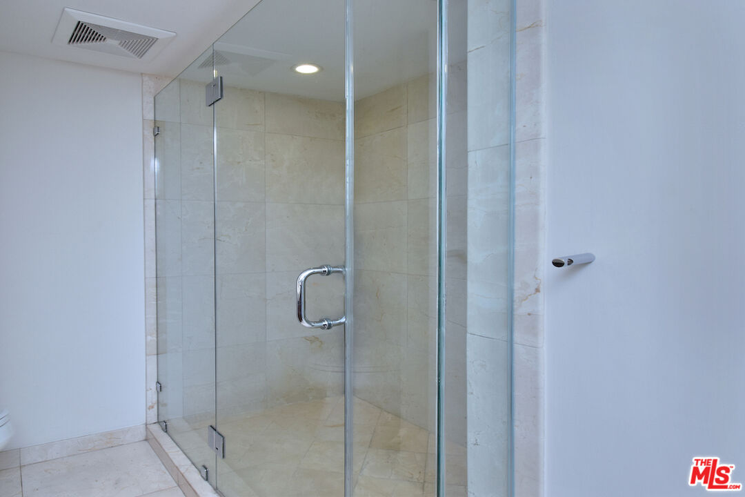 851 N Kings Rd Unit: 310