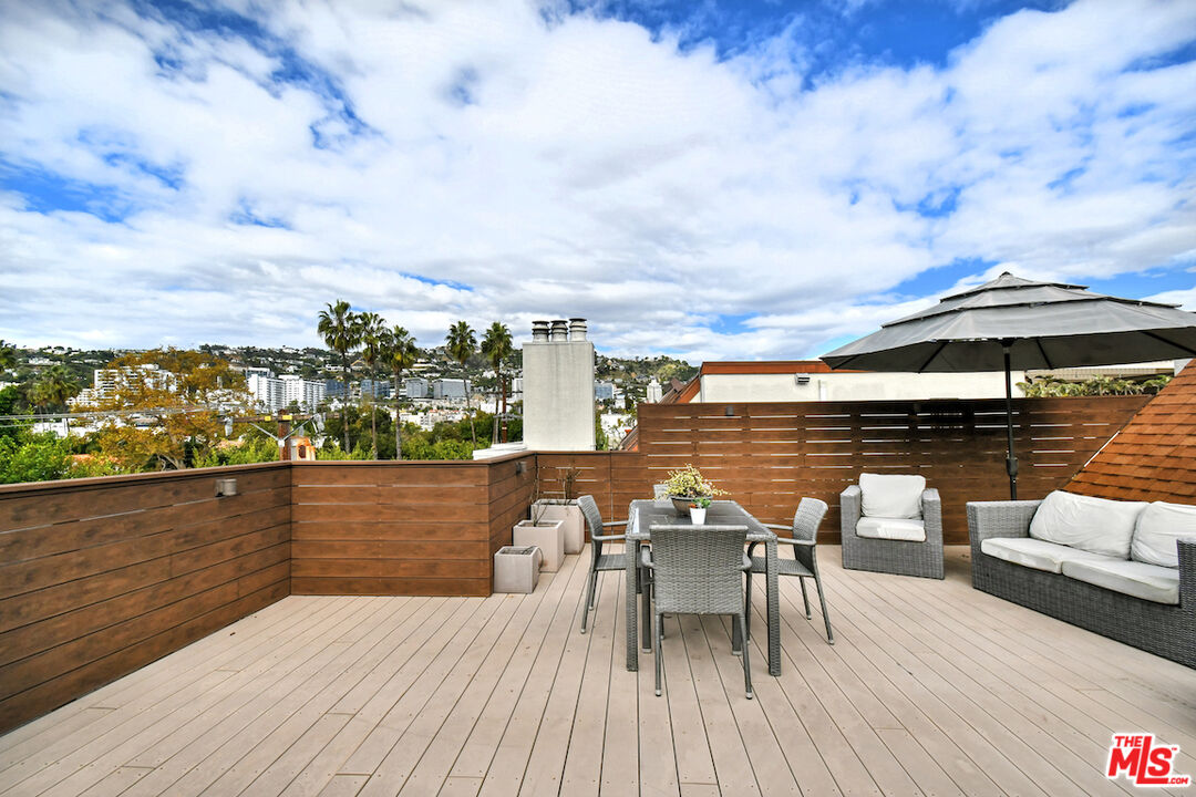 851 N Kings Rd Unit: 310