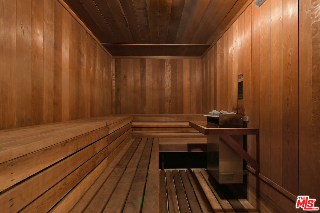 851 N Kings Rd Unit: 310