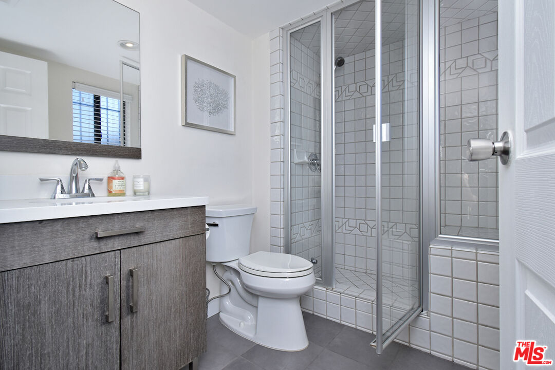 851 N Kings Rd Unit: 310