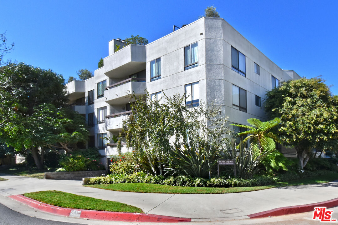 851 N Kings Rd Unit: 310