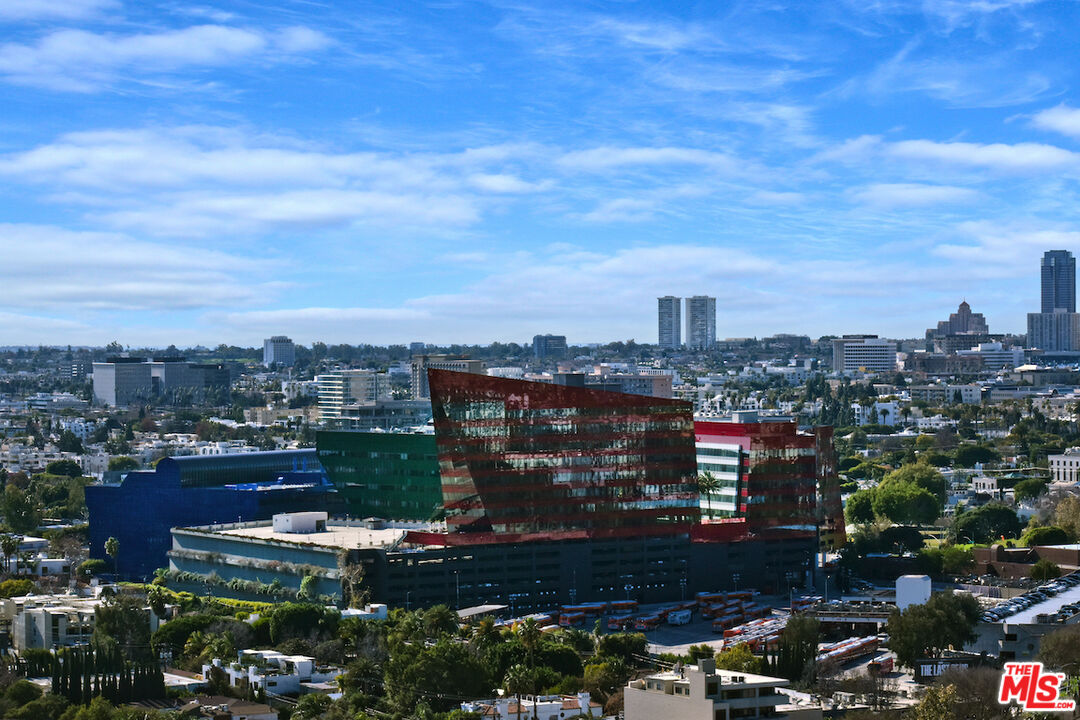 851 N Kings Rd Unit: 310