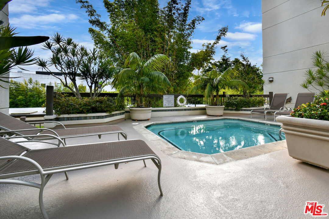 851 N Kings Rd Unit: 310