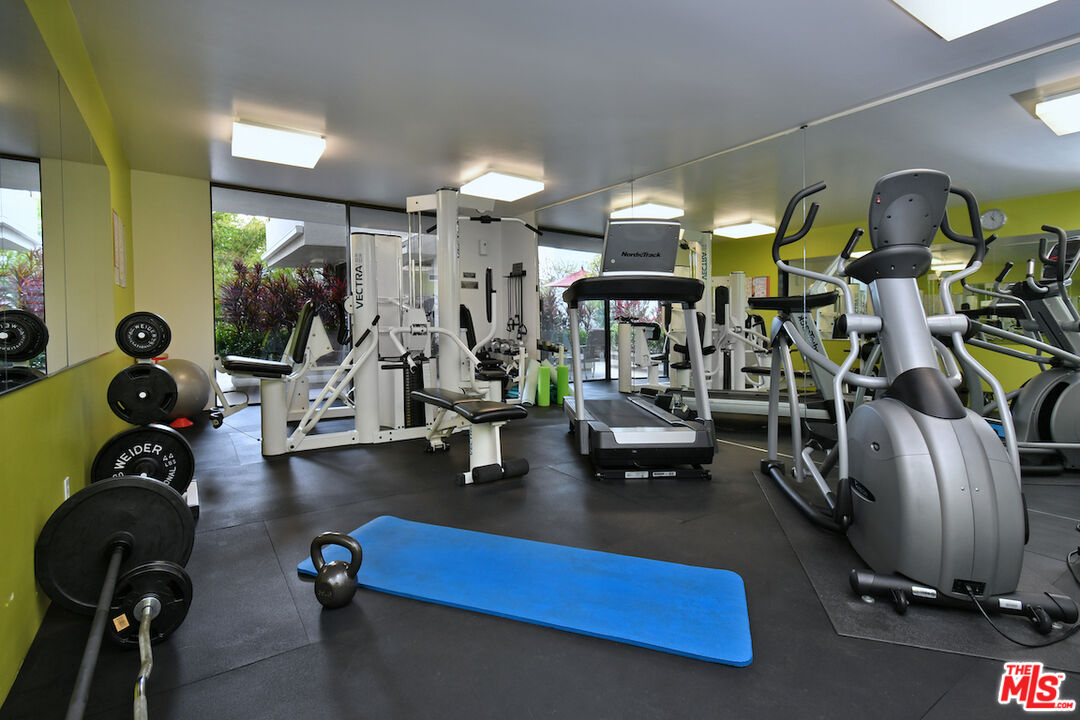 851 N Kings Rd Unit: 310