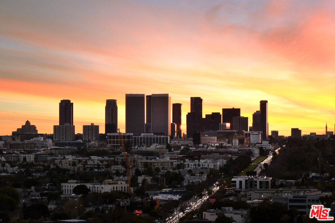 851 N Kings Rd Unit: 310