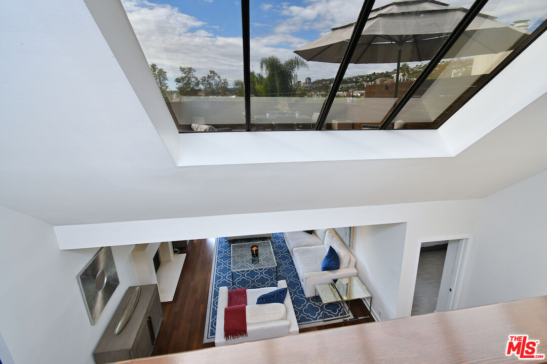 851 N Kings Rd Unit: 310