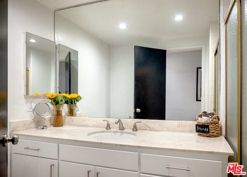 7259 Hillside Ave Unit: 202