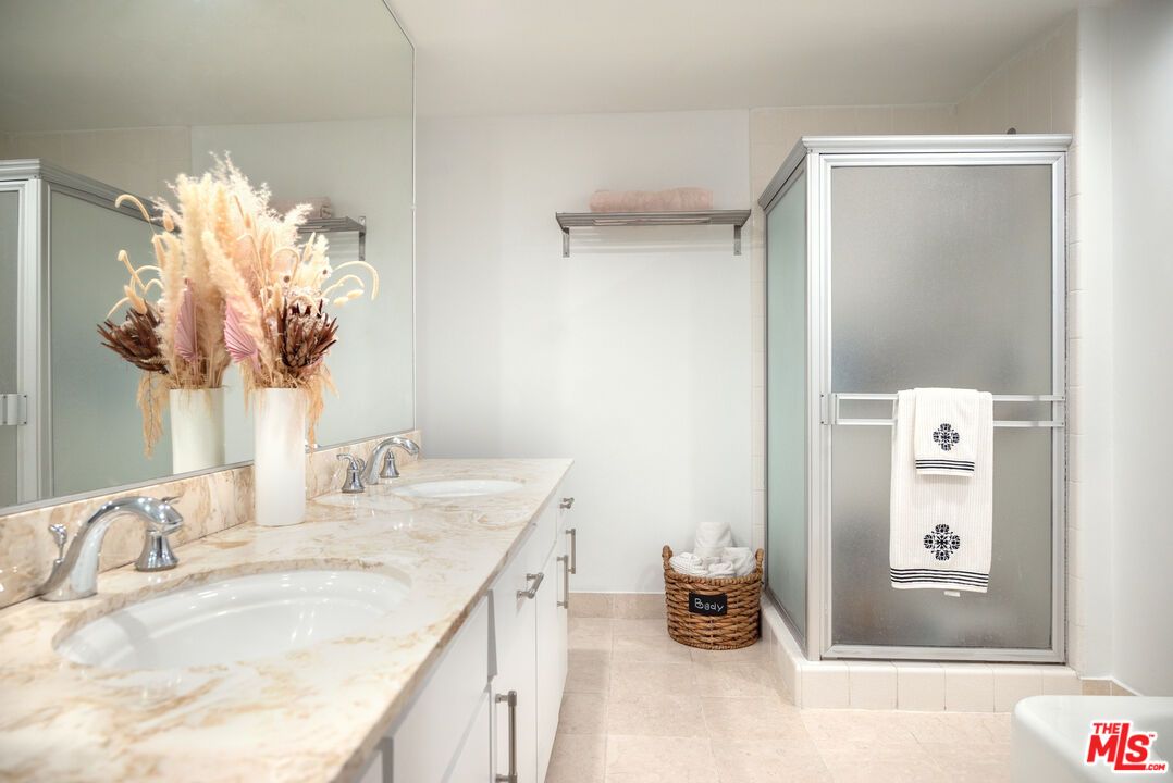 7259 Hillside Ave Unit: 202