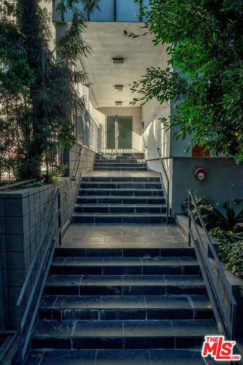 7259 Hillside Ave Unit: 202