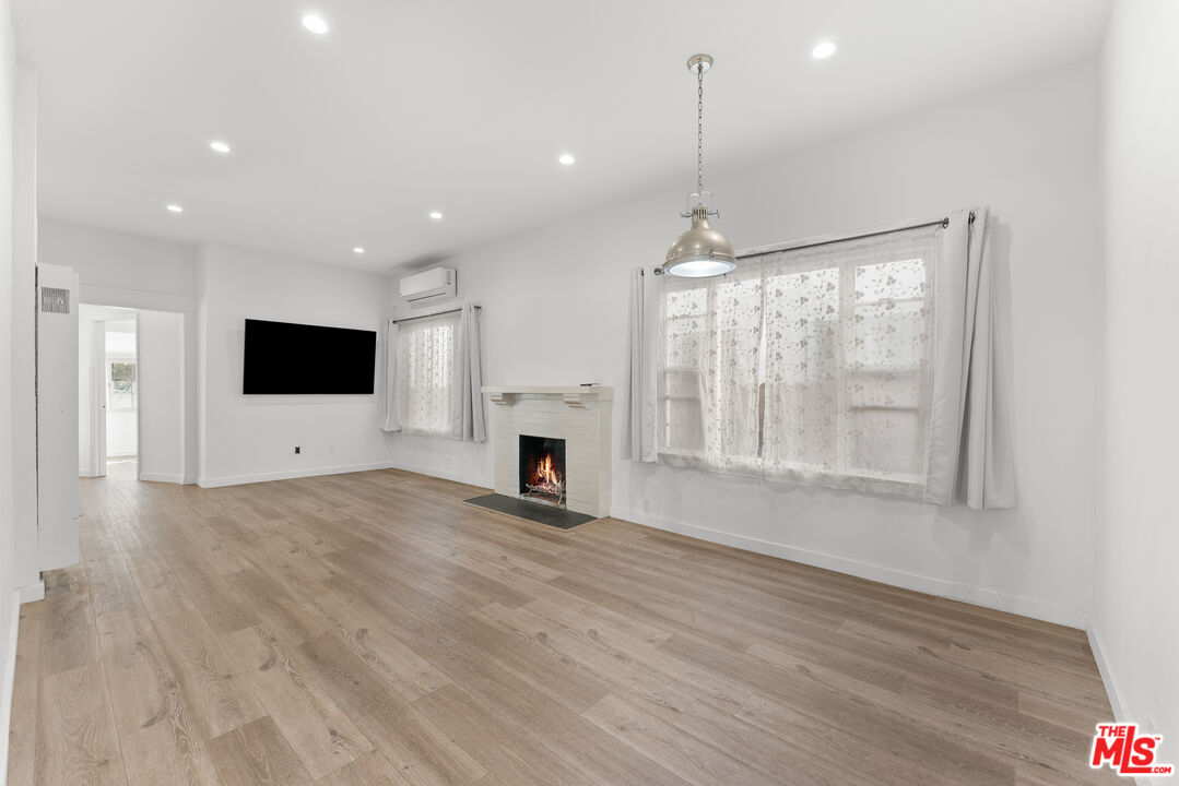 33 Wavecrest Ave Unit: 1