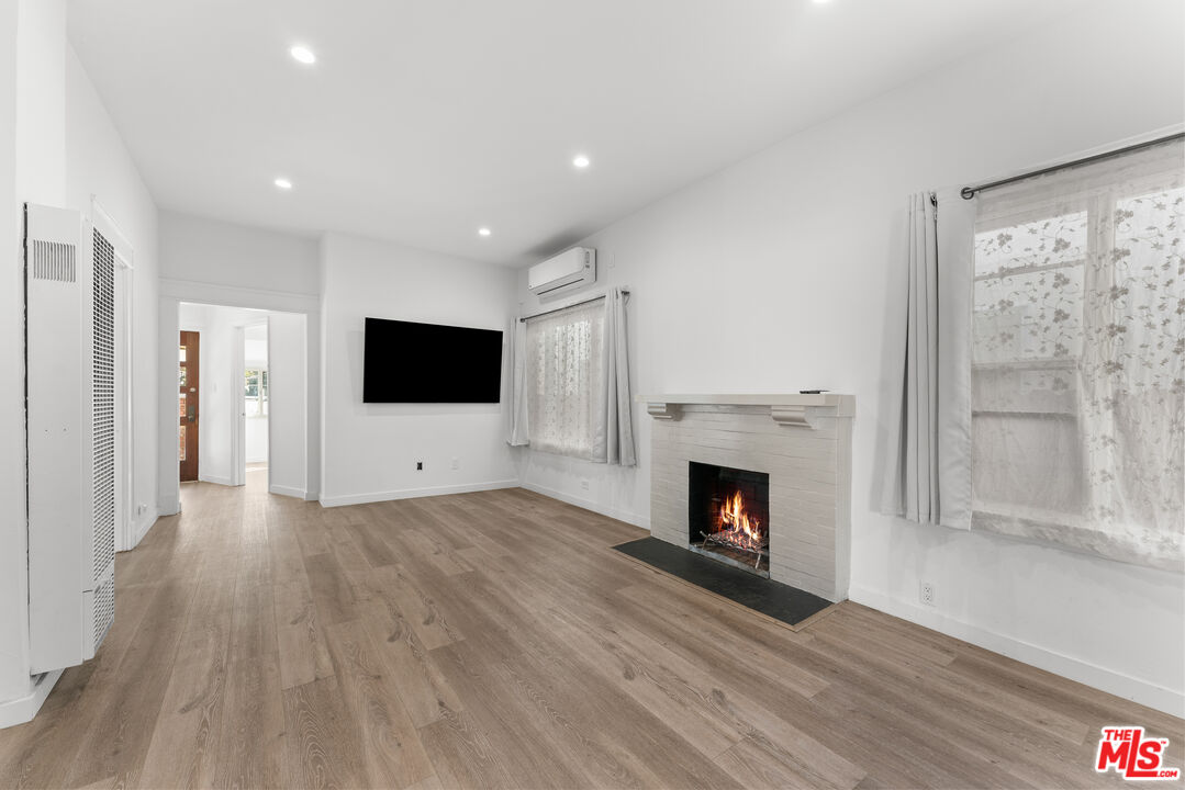 33 Wavecrest Ave Unit: 1