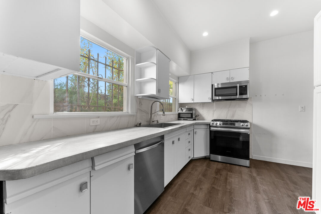 33 Wavecrest Ave Unit: 1