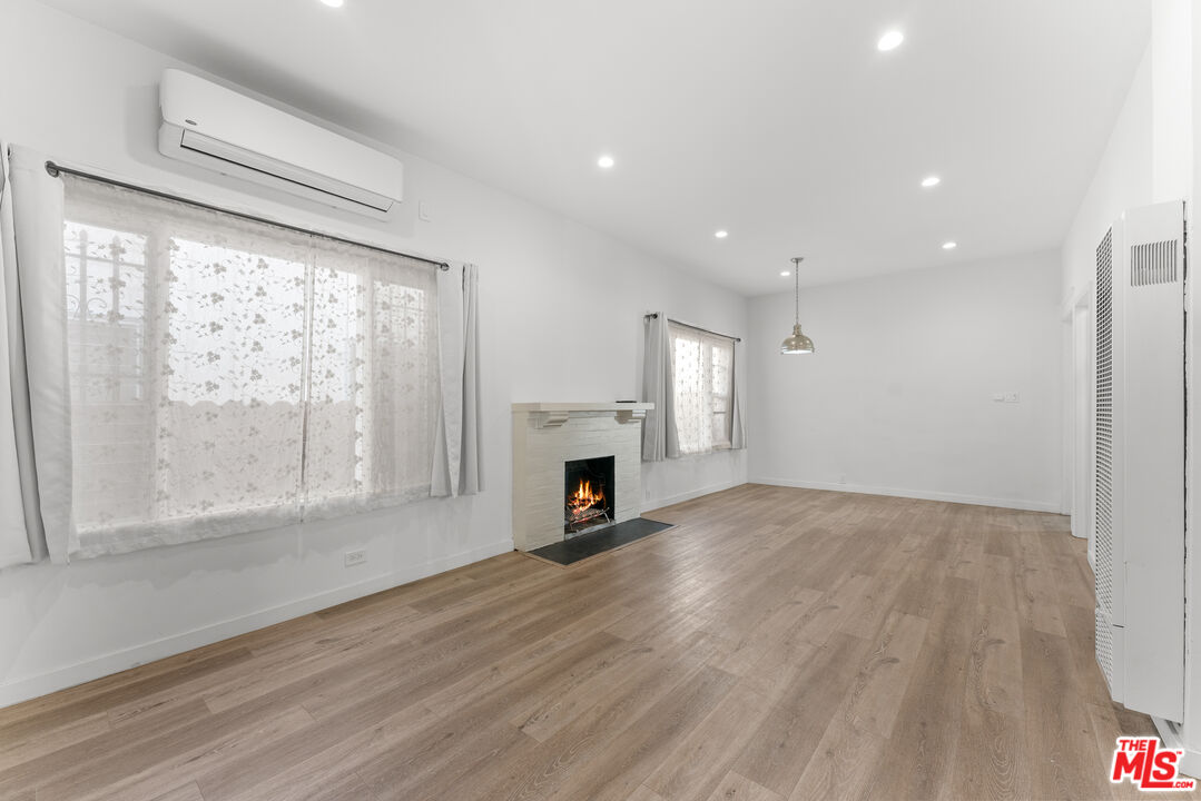 33 Wavecrest Ave Unit: 1