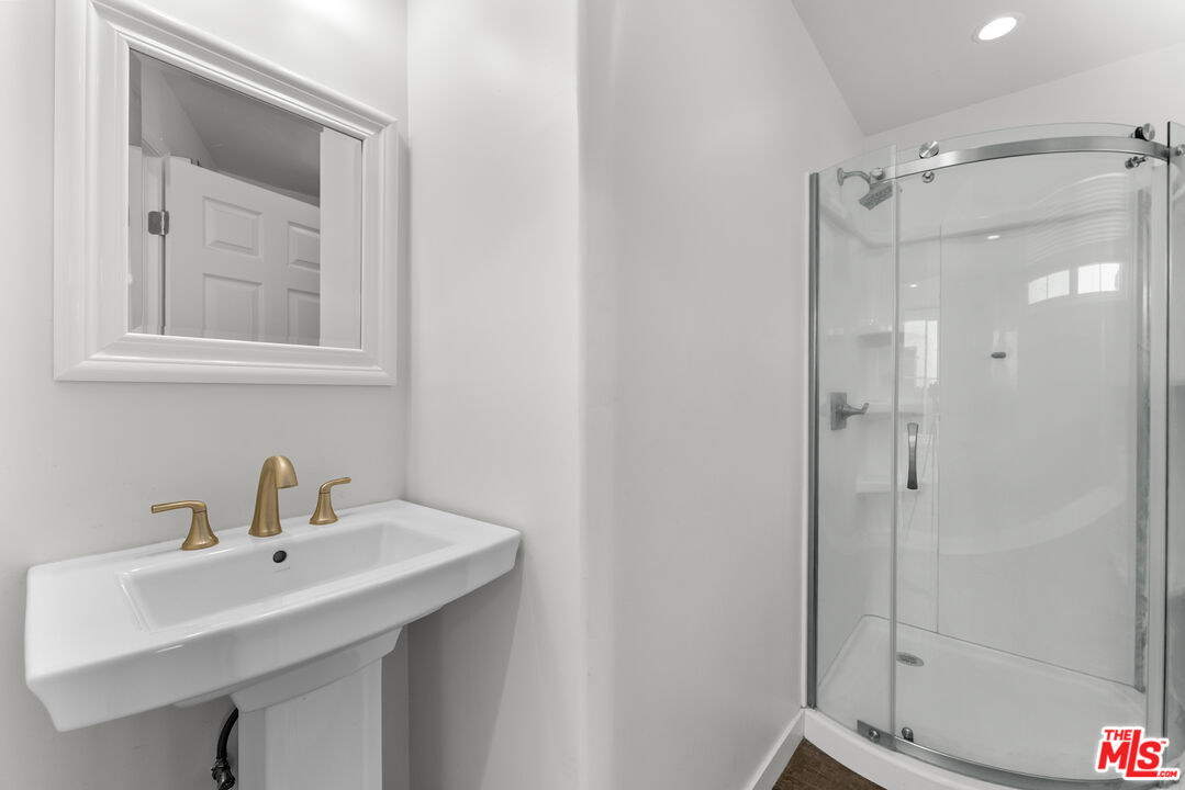 33 Wavecrest Ave Unit: 1