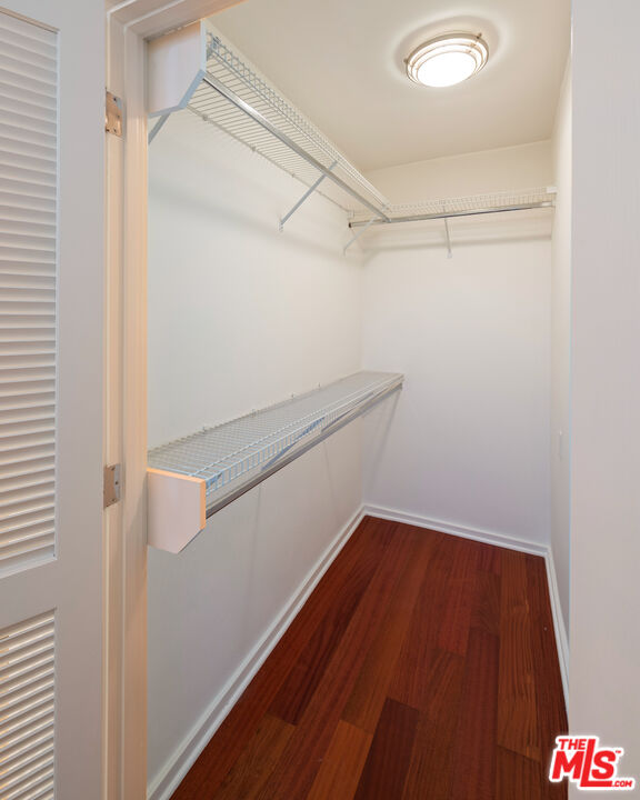 330 S Barrington Ave Unit: 307