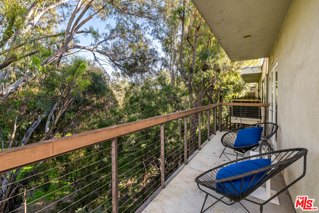 330 S Barrington Ave Unit: 307