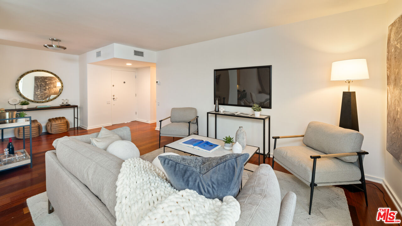 330 S Barrington Ave Unit: 307