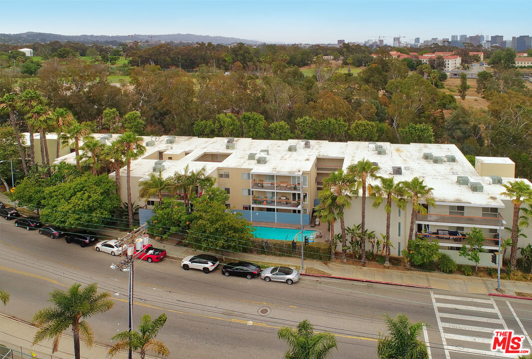 330 S Barrington Ave Unit: 307