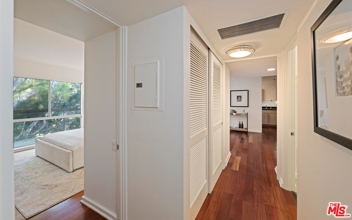 330 S Barrington Ave Unit: 307