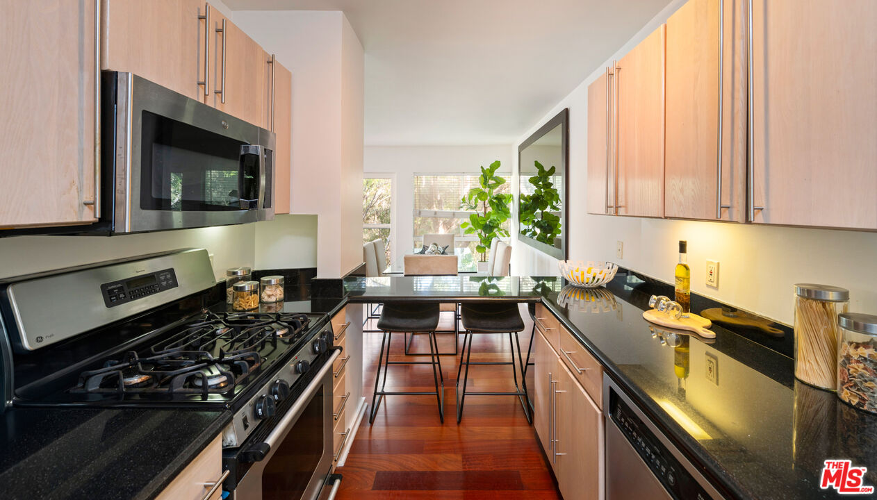 330 S Barrington Ave Unit: 307