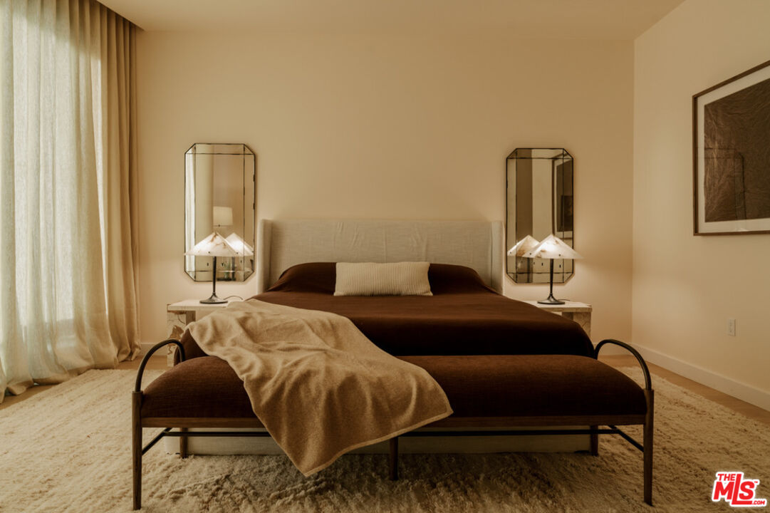 702 N Doheny Dr Unit: 302