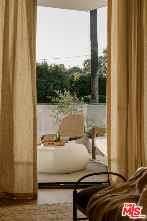 702 N Doheny Dr Unit: 302