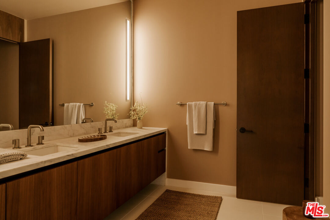 702 N Doheny Dr Unit: 302