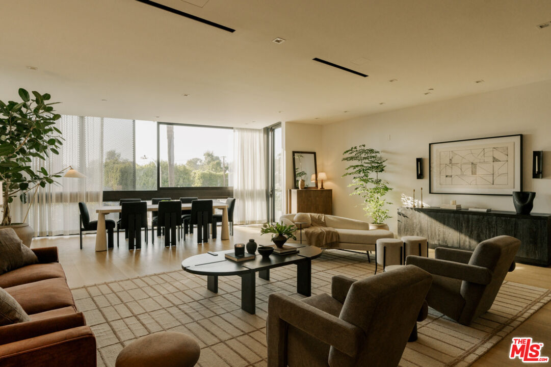 702 N Doheny Dr Unit: 302