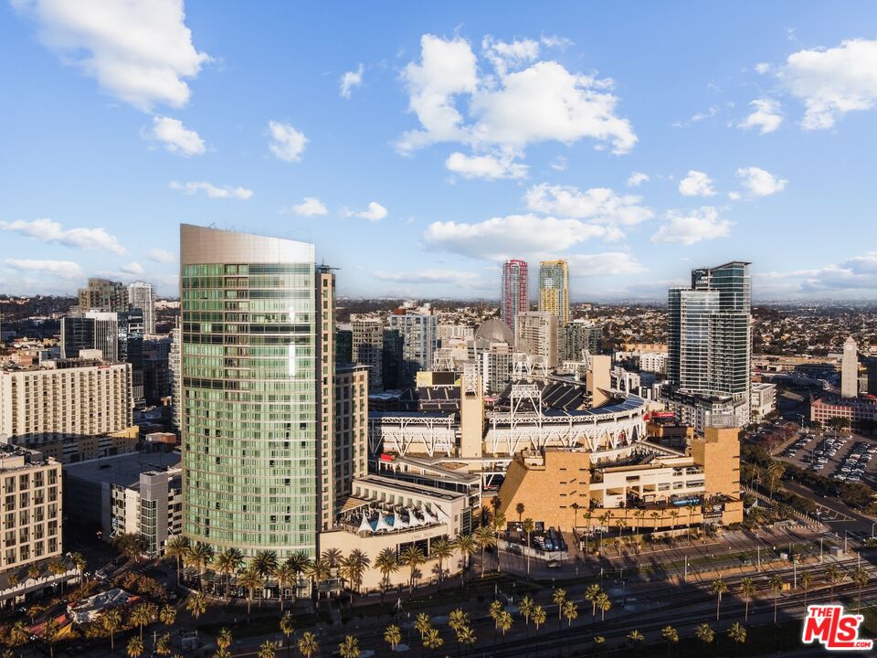 165 6th Ave Unit: 2803